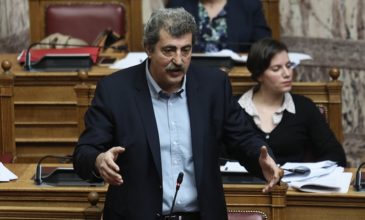 Πολάκης: Να μην πετάει τη μπάλα στην εξέδρα ο Στουρνάρας