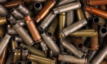 Δεκάδες κάλυκες όπλων βρέθηκαν σε λιμενική εγκατάσταση του Πειραιά
