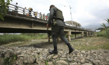 Η Βενεζουέλα κλείνει τα σύνορα με τη Βραζιλία