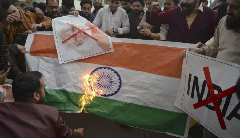 Αεροπορικές επιδρομές της Ινδίας κατά «εξτρεμιστών» στο Κασμίρ