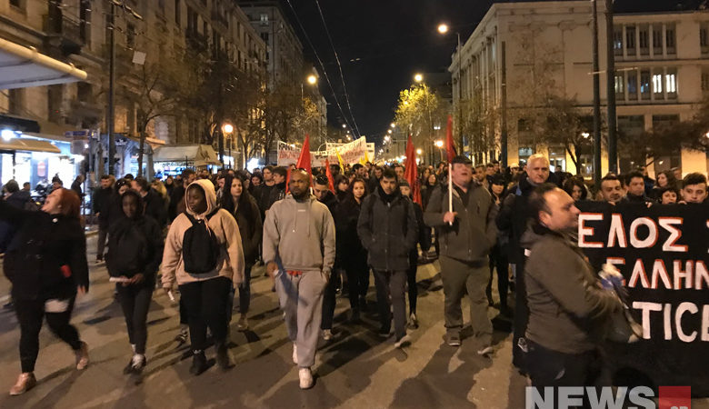 Πορεία στο Α.Τ. Ομόνοιας από αντιφασιστικές αντιρατσιστικές οργανώσεις