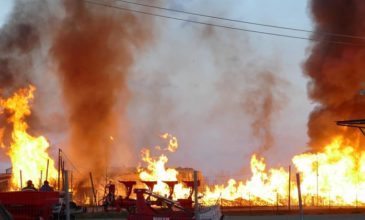 Κόλαση φωτιάς σε εργοστάσιο ξυλείας στη Λάρισα