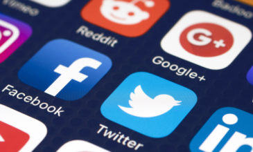 Νέες «καμπάνες» ετοιμάζει η Ρωσία για Twitter, Google και Facebook