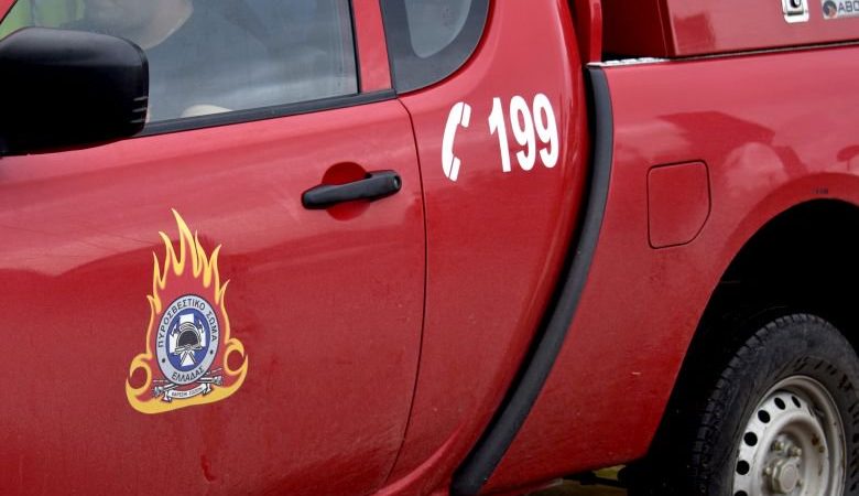 Yπό έλεγχο η πυρκαγιά στο συνεργείο αυτοκινήτων στο Ηράκλειο Αττικής