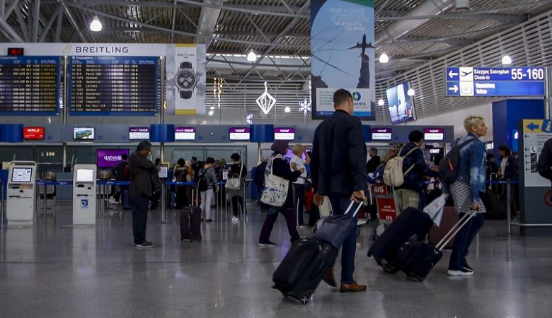 Αυξήθηκε κατά 377,7% το πεντάμηνο του 2022 η επιβατική κίνηση στα αεροδρόμια της χώρας