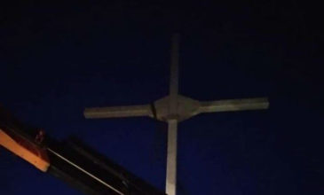 Λέσβος: Ελεύθεροι μετά την απολογία τους οι κατηγορούμενοι για την ύψωση σταυρού