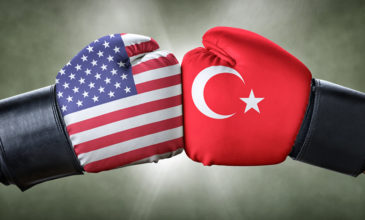 Bloomberg: Οι ΗΠΑ επεξεργάζονται τρεις δέσμες κυρώσεων κατά της Τουρκίας