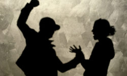 Τρίκαλα – Ενδοοικογενειακή βία: Συνελήφθη αστυνομικός μετά από καταγγελία της συζύγου του