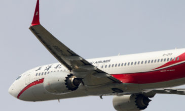 Ρωσία: Επείγουσα προσγείωση Boeing 777 με πρόβλημα στον κινητήρα