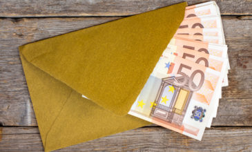 Ανώτατο όριο 10.000 ευρώ τίθεται για πληρωμές σε μετρητά στην Ευρωπαϊκή Ένωση