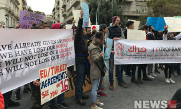 Διαμαρτυρία για το επίδομα στέγης από πρόσφυγες στο κέντρο της Αθήνας