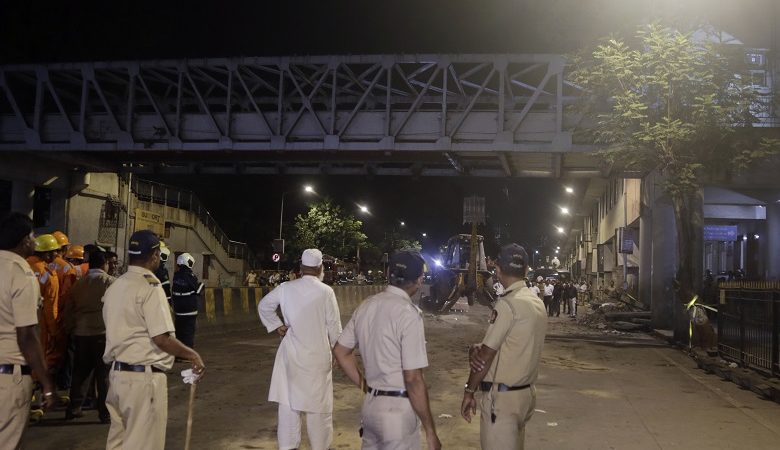 Πέντε νεκροί από πτώση πεζογέφυρας στην Ινδία