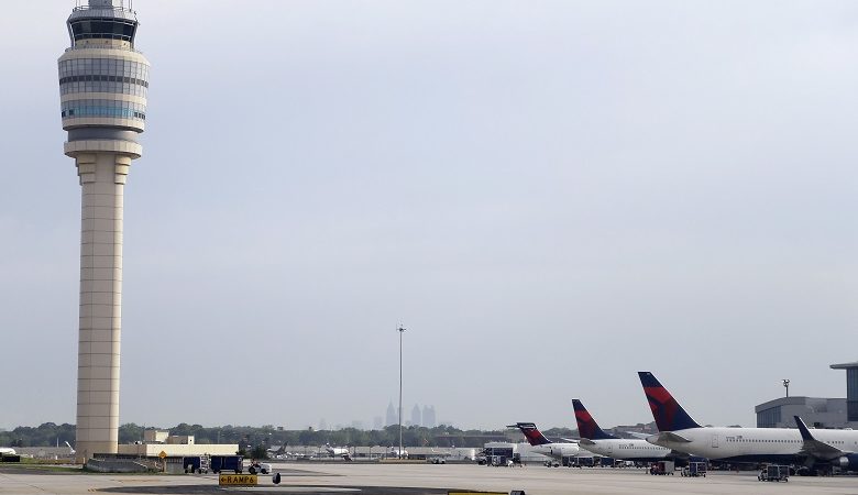Χάος με πτήσεις στις ΗΠΑ: Η FAA διεξάγει έρευνες για τη βλάβη – Aερομεταφορείς περιμένουν ότι οι επιχειρήσεις τους θα εξομαλυνθούν σήμερα
