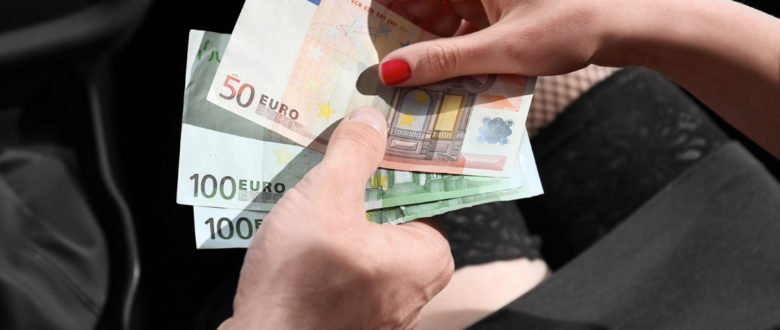Φρίκη στα Χανιά: Μια 17χρονη κατήγγειλε την μητέρα της ότι την εξανάγκαζε να συνευρίσκεται με άγνωστο άνδρα – Συνελήφθη και η γιαγιά της