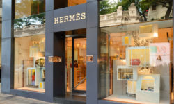 Ο οίκος Hermès κατηγορείται για «κλοπή» έργου του καλλιτέχνη «1010»
