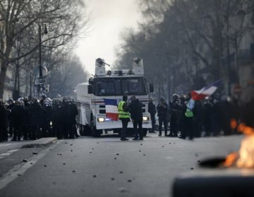 Χιλιάδες διαδηλωτές των «κίτρινων γιλέκων» παρά τις απαγορεύσεις