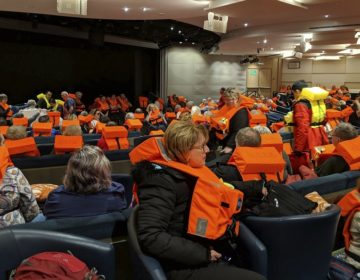 Σε εξέλιξη η επιχείρηση διάσωσης των επιβατών του κρουαζιερόπλοιου στη Νορβηγία