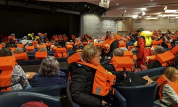 Σε εξέλιξη η επιχείρηση διάσωσης των επιβατών του κρουαζιερόπλοιου στη Νορβηγία