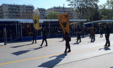Με το «Μακεδονία Ξακουστή» και άγημα Ποντίων ξεκίνησε η παρέλαση στη Θεσσαλονίκη