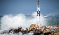 Θυελλώδεις βόρειοι άνεμοι μέχρι 9 μποφόρ προβλέπονται για σήμερα