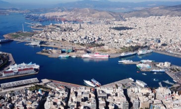 Καταμαράν με 127 επιβάτες επιστρέφει στον Πειραιά λόγω βλαβής
