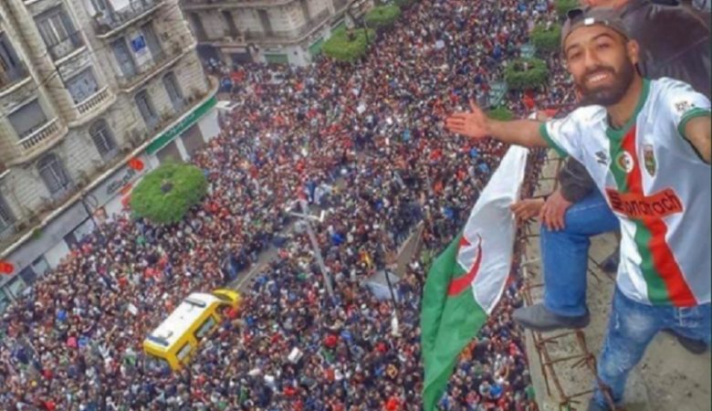 Μαζικές διαδηλώσεις στην Αλγερία κατά του Προέδρου της χώρας