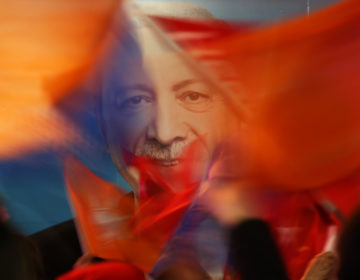 Οι εκλογές στην Τουρκία έριξαν τη λίρα