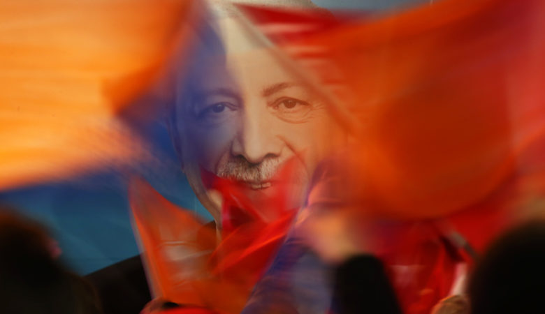 Οι εκλογές στην Τουρκία έριξαν τη λίρα