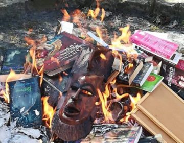 Έκαψαν βιβλία του «Χάρι Πότερ» και του «Λυκόφωτος» στην Πολωνία