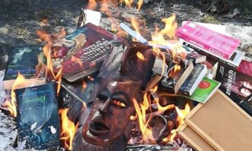 Έκαψαν βιβλία του «Χάρι Πότερ» και του «Λυκόφωτος» στην Πολωνία