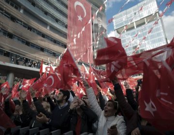 Το ΑΚΡ του Ερντογάν αρνείται την ήττα του σε Άγκυρα και Κωνσταντινούπολη