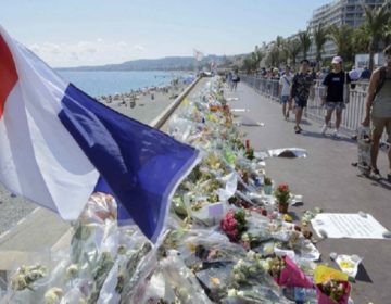 «Μεταχειρίστηκαν τον γιο μου με τον ίδιο τρόπο που αντιμετώπισαν τον τρομοκράτη που τον σκότωσε»