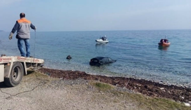 Αυτοκίνητο έπεσε μέσα στη θάλασσα στη Μυτιλήνη
