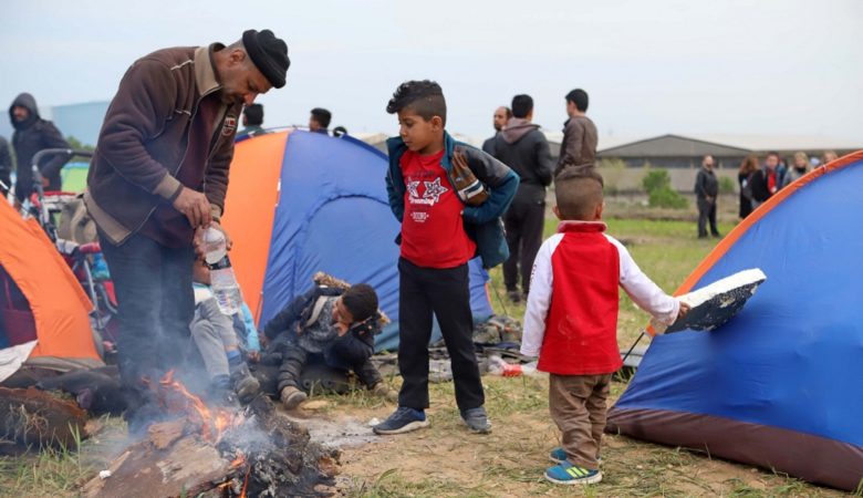 Εκατοντάδες πρόσφυγες και μετανάστες παραμένουν σε σκηνές στα Διαβατά