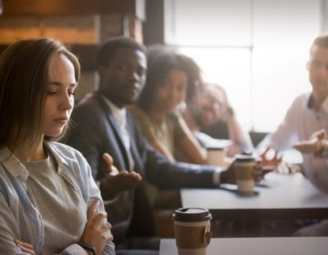 Η λέξη που καταστρέφει τη δημόσια εικόνα μας όσο καμιά
