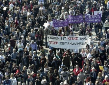 Χιλιάδες άνθρωποι διαδηλώνουν στο Βερολίνο κατά της «τρέλας των ενοικίων»