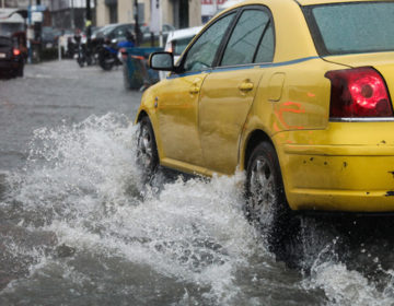Διακοπή κυκλοφορίας στην Πειραιώς λόγω της βροχόπτωσης