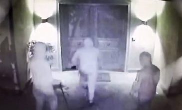 Βίντεο-ντοκουμέντο εισβολής ληστών σε σπίτι ενώ μέσα ήταν μητέρα και παιδιά