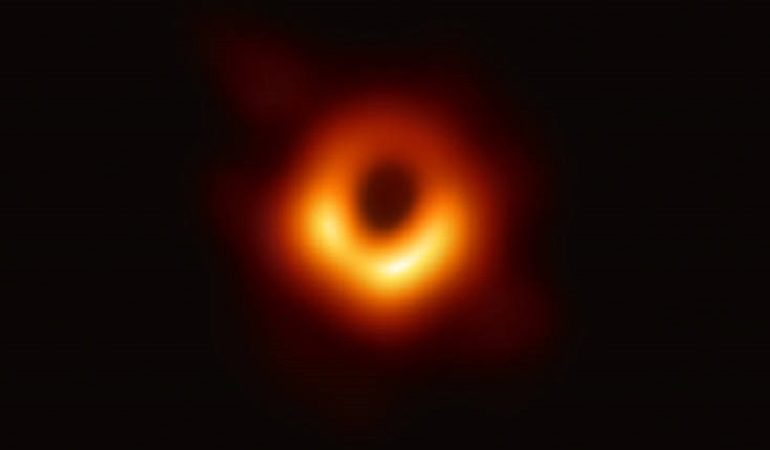 Την πρώτη φωτογραφία μαύρης τρύπας δημοσίευσε η NASA