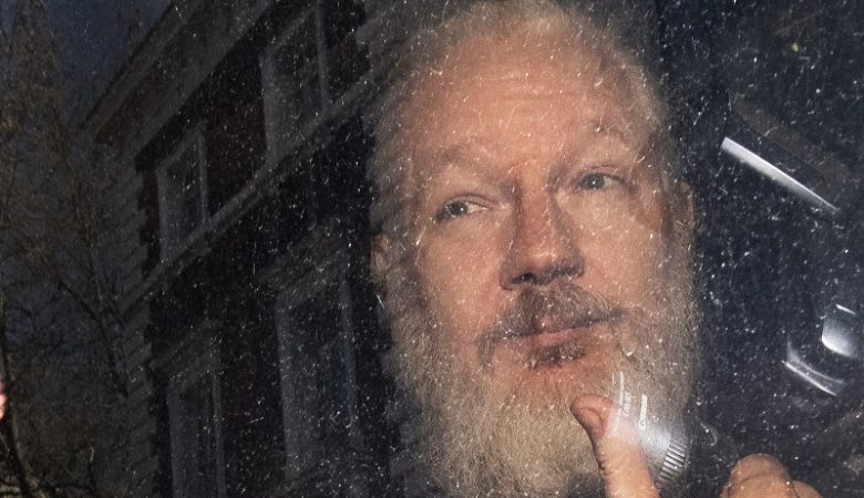 Βρετανία: «Ορκισμένη» η σύζυγος του Ασάνζ να αγωνιστεί για την απελευθέρωση του ιδρυτή του Wikileaks