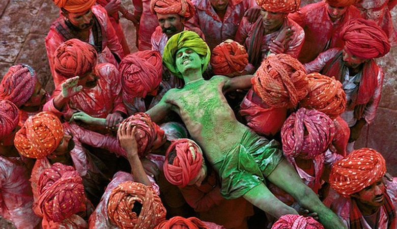 Η Ινδία μέσα από τον φακό του διάσημου φωτογράφου Steve McCurry