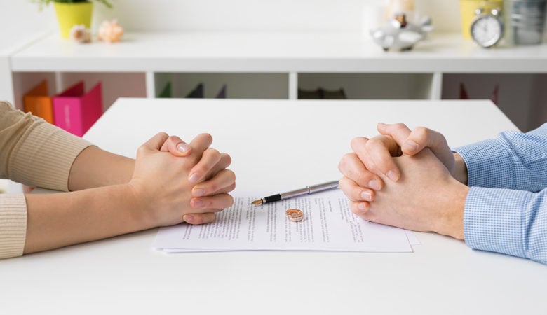 Συναινετικό διαζύγιο: Θα εκδίδεται με ένα «κλικ» από το σπίτι