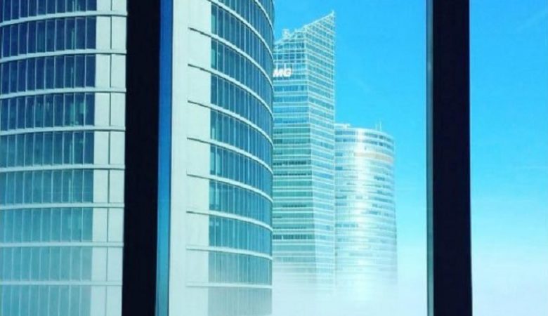 Εκκενώνεται ουρανοξύστης όπου στεγάζονται πρεσβείες στη Μαδρίτη