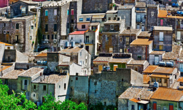 Ποιος θέλει σπίτι στη Σικελία με τιμή… 1 ευρώ;