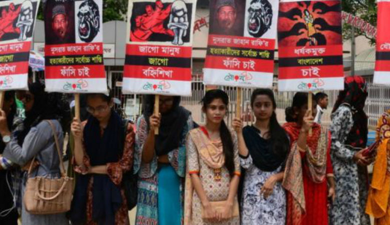 Σοκ στο Μπανγκλαντές για την 19χρονη που έκαψαν ζωντανή