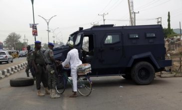 Αστυνομικός παρέσυρε και σκότωσε 10 άτομα στη Νιγηρία