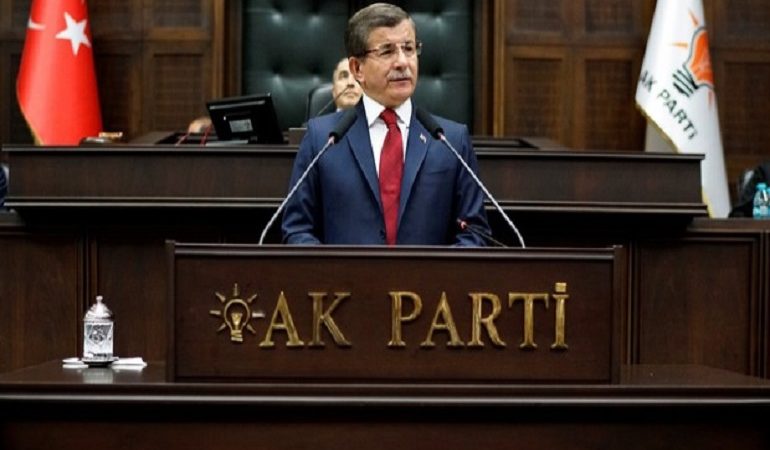 Νταβούτογλου: Η συμμαχία με τους εθνικιστές ήταν επιζήμια για τον Ερντογάν