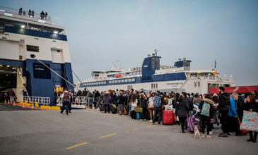 Το αδιαχώρητο στα λιμάνια της Αττικής από εκδρομείς του Πάσχα