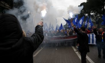 Σε αποκλεισμό κεντρικών δρόμων προχωράει η αντιπολίτευση στην Αλβανία