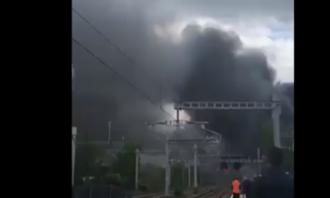 Μεγάλη πυρκαγιά εκδηλώθηκε κοντά στο αεροδρόμιο Χίθροου